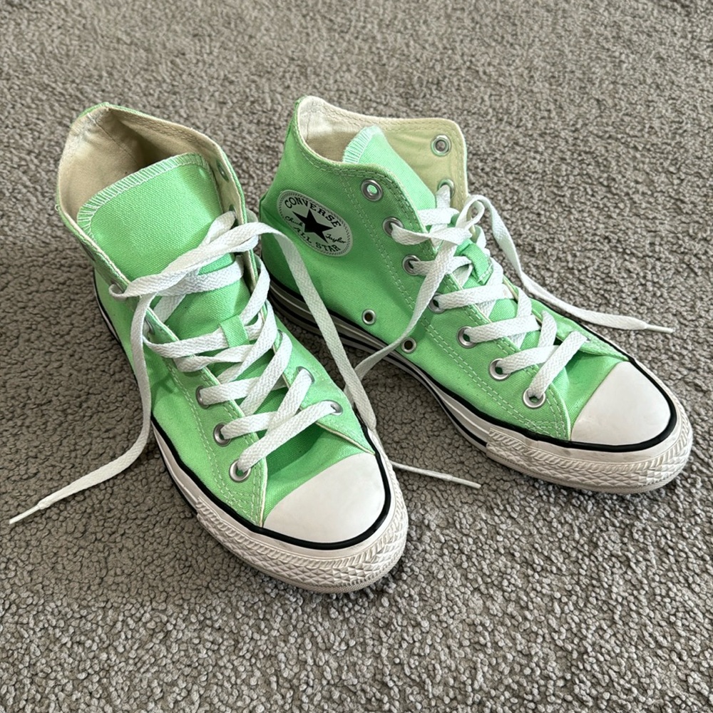chuck taylor all star converse - women’s 7 in green. Like new condition